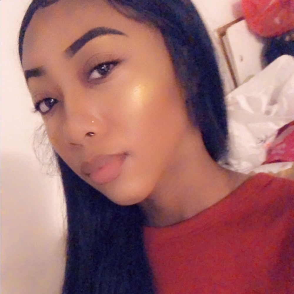 Meet your Posher, Tiara